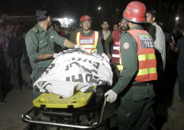 6 people, including 2 civilians, injured in roadside bomb blast in Pakistan